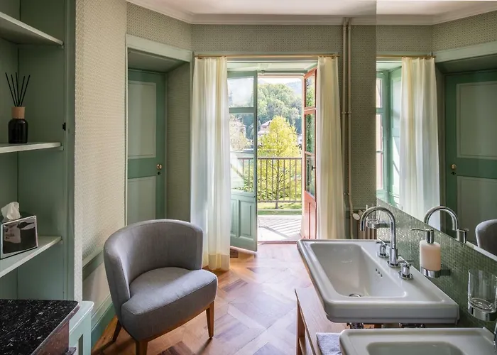 Schloss Schadau - Swiss Historic 3* Thun