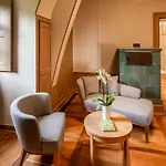 Schloss Schadau - Swiss Historic Hotel 3*